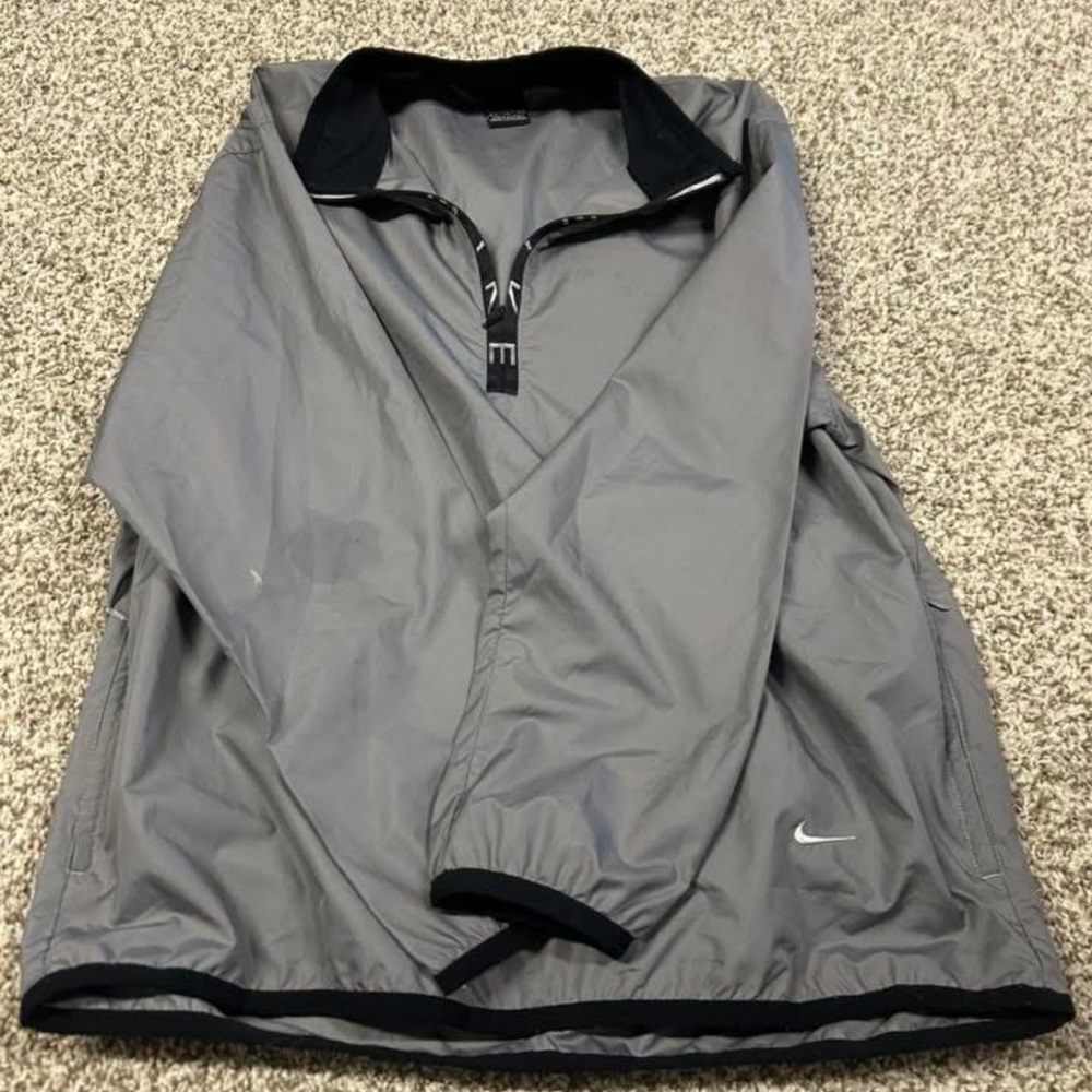 Nike Men's Gray and Black Windbreaker
